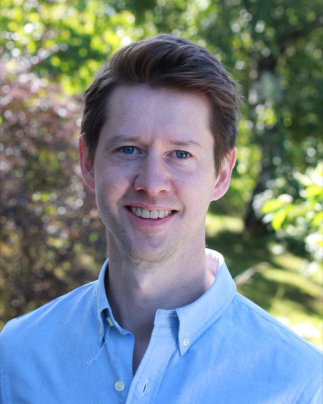 Callum Powell, grunnlegger og fullstack-utvikler i Digitalt Håndverk, fotografert ute i Asker.